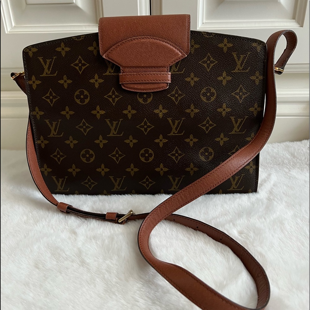 Authentic Louis Vuitton Courcelles Shoulder Bag/ Crossbody